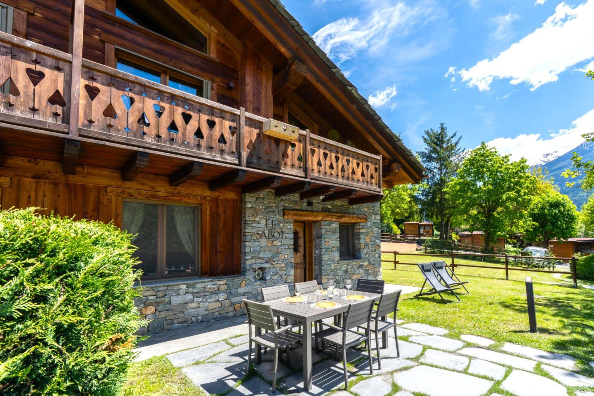Bijoux Des Alpes - Mont Blanc Village La Salle Exterior foto