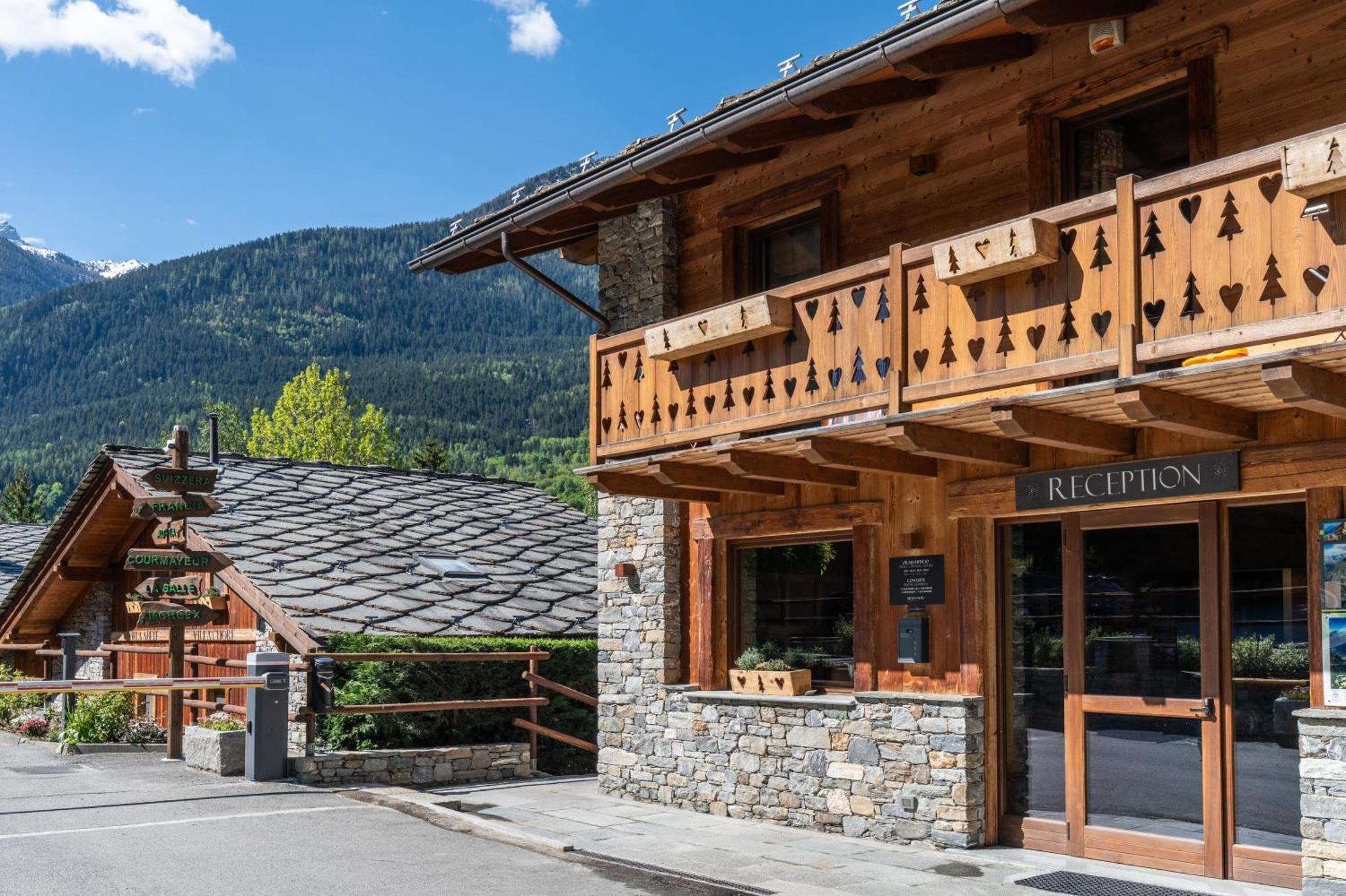 Bijoux Des Alpes - Mont Blanc Village La Salle Exterior foto